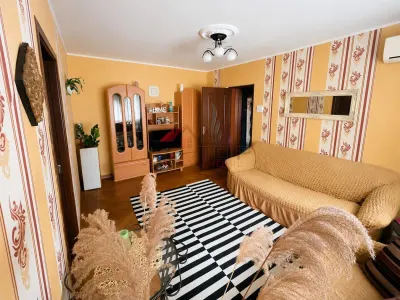 Vanzare apartament 3 camere - Podu Ros - etaj 2 - foto 2