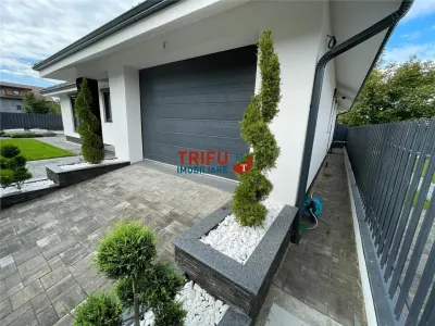 Casă pe un nivel cu garaj zona Centru - foto 3