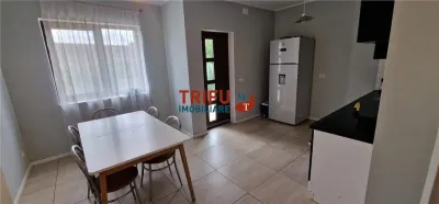 Casă tip pensiune de vânzare cu 6 camere și o casă adiacentă, zona Schit - foto 11