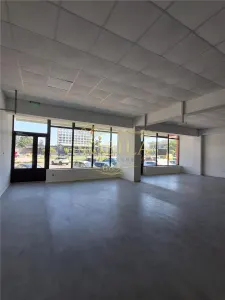 SPATIU COMERCIAL DE INCHIRIAT 230 MP IN ONESTI - foto 1