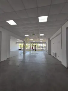 SPATIU COMERCIAL DE INCHIRIAT 230 MP IN ONESTI - foto 3