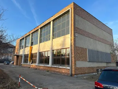 SPATIU COMERCIAL  716 MP CU TEREN 1283 MP DE VANZARE/ INCHIRIERE  50/100/200 MP  IN  ONESTI - foto 2