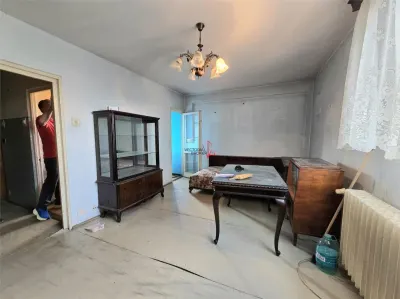 Garsoniera in bloc mixt- Metrou OBOR - Bucuresti