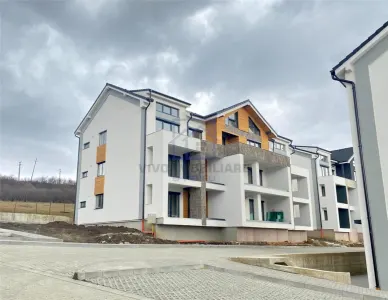 Teren de vanzare in Sibiu - cu autorizatie 1 bloc, drum amenajat si utilitati - Sibiu