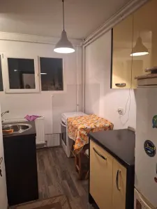 Garsoniera decomandata, etaj 1, in Astra, Brasov - foto 4