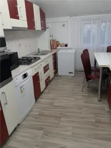 Decomandat cu centrala /2 camere/Zona Dambovita/Mansarda - Timisoara