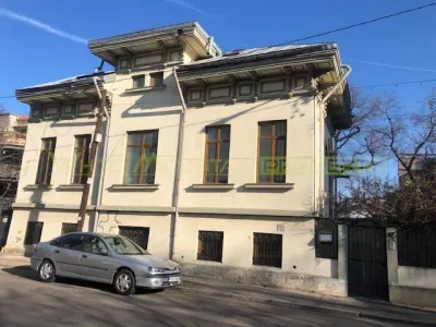 Vila cu caracter, interbelica, 9 camere, de vanzare - foto 2