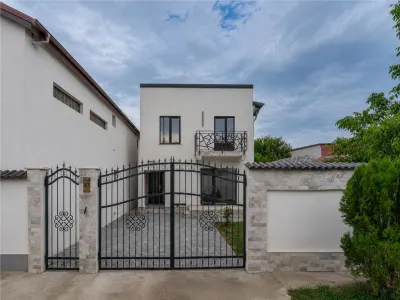 VILA  VOLUNTARI,4 CAMERE,3 BAI,154 MP,TEREN 193 MP - Bucuresti