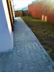 Apartament in vila, cu parcare si curte - foto 2