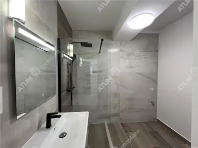 De vanzare apartament cu 3 camere decomandate cu 2 balcoane si loc de parcare in zona Calea Surii Mici - foto 14