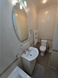 De inchiriat apartament cu 3 camere decomandate 2 balcoane si loc parcare situat in zona Tilisca din Sibiu - foto 13