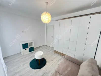 Apartament generos cu 2 camere balcon loc parcare in zona Calea Cisnadiei din Sibiu - foto 2