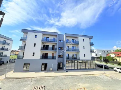 De vanzare apartament la cheie cu 2 camere 44 mp utili zona Pictor Brana din Selimbar - foto 2
