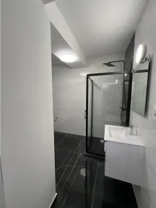 De vanzare apartament cu 2 camere decomandate cu 2 balcoane si loc de parcare in zona Calea Surii Mici - foto 9
