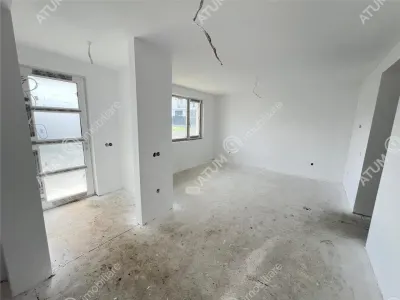 Casa de vanzare cu 3 camere 2 bai si curte libera de 170 mp situata in zona Calea Cisnadiei din Sibiu - foto 2