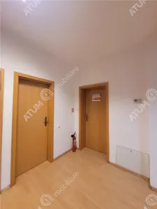 De inchiriat spatiu de birouri decomandat cu 2 camere si baie proprie si parcare in zona centrala din Sibiu - foto 6