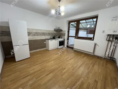 De vanzare casa renovata de 3 camere cu 2 pivnite si teren de  242 mp zona Calea Dumbravii - foto 20