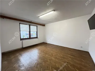 De vanzare casa renovata de 3 camere cu 2 pivnite si teren de  242 mp zona Calea Dumbravii - foto 3