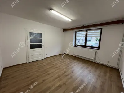 De vanzare casa renovata de 3 camere cu 2 pivnite si teren de  242 mp zona Calea Dumbravii - foto 4