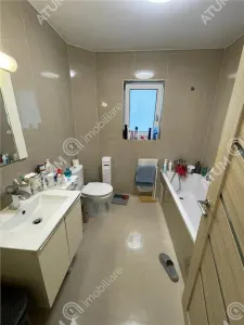 De vanzare apartament cu 3 camere decomandate loc de parcare si curte privata in zona Arhitectiilor din Sibiu - foto 9
