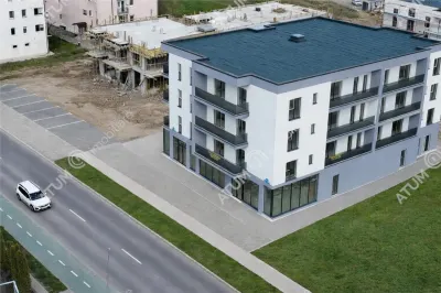 De vanzare apartament finisat la cheie cu 3 camere decomandate 2 bai si 2 balcoane zona Pictor Brana - foto 2
