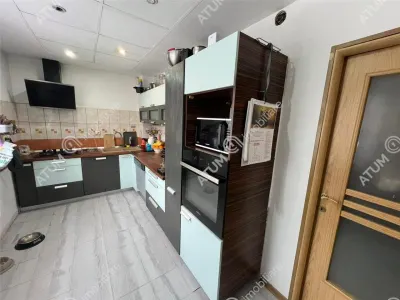 De vanzare casa individuala cu 8 camere 2 garaje amplasata pe teren de 500 mp situata in Selimbar/Shopping City - foto 24