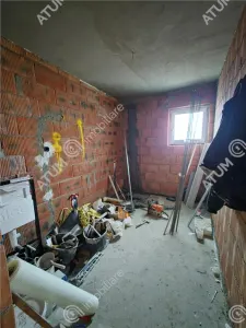 Casa individuala cu 4 camere si curte libera 340 de mp in orasul Cisnadie din Sibiu - foto 15
