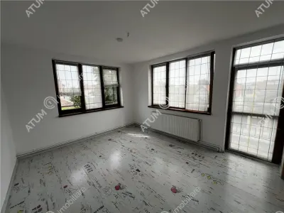 De inchiriat spatiu comercial/casa individuala cu 10 camere si teren de 600 mp in zona Piata Cluj din Sibiu - foto 2