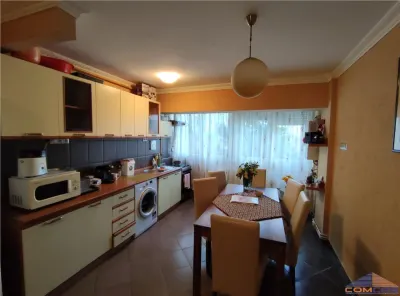 De vanzare apartament cu 2 camere strada Paulestiului - foto 5