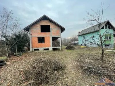 Casa in Rosu cu teren de 1.000 mp pe malul Somesului - Satu Mare