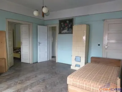 De vanzare apartament 3 camere in asociatie - foto 1