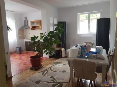 Inchiriez apartament 4 camere - foto 1