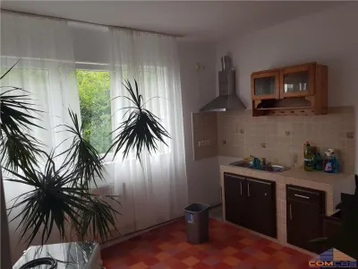 Inchiriez apartament 4 camere - foto 2