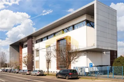 Cladire multifunctionala D+P+2E zona Aeroport de vanzare - Arad