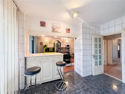 Apartament spatios de 2 camere, de inchiriat – zona centrala, Str. 9 Mai, Bacau - Bacau