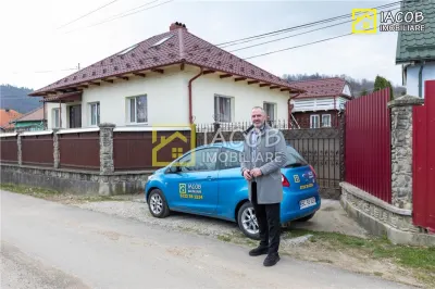 Casa, anexe, 3762 mp teren, 25000 mp padure, Comanesti, jud. Bacau - foto 3