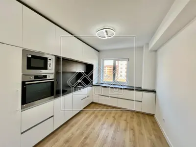 Ap. decomandat, 3 camere, logie 13,4 mp, bloc nou, lift - Sibiu
