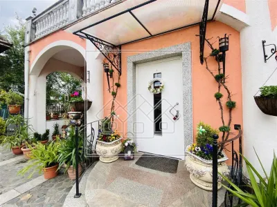 Vila individuala in Avrig - confort lux - 7 camere, 4 bai, 2 balcoane - Avrig