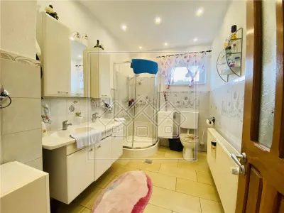Vila individuala in Avrig - confort lux - 7 camere, 4 bai, 2 balcoane - foto 23
