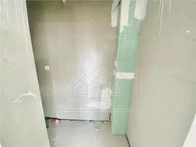Penthouse intabulat, predare la alb, 3 camere, 2 bai si terasa - foto 13