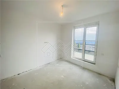 Penthouse intabulat, predare la alb, 3 camere, 2 bai si terasa - foto 5