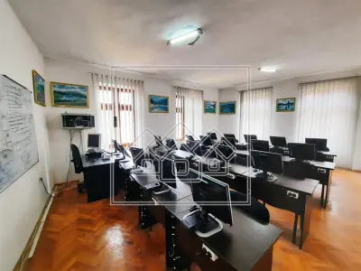 Spatiu de birouri - cladire integrala - curte 50 mp - Centru - foto 1