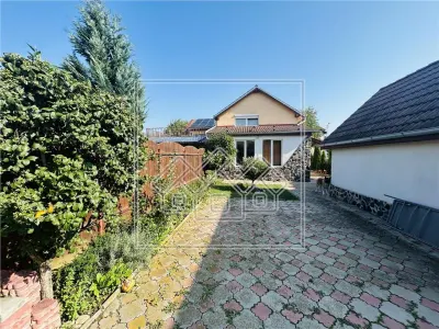 Casa tip duplex, cu 3 camere, 116 mp utili, teren de 403 mp - foto 17