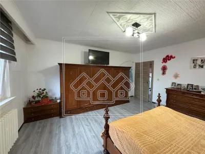 Apartament la casa cu 4 camere, balcon si curte - zona Lazaret - foto 14