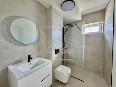 Penthouse cu 3 camere, 2 bai si balcon - la cheie - foto 3