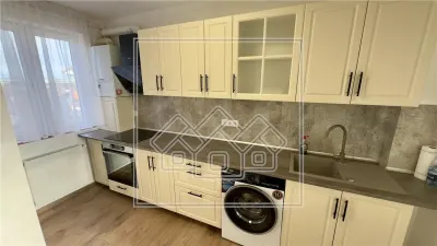 Apartament 2 camere, renovat, parcare, decomandat, etaj intermediar - Sibiu