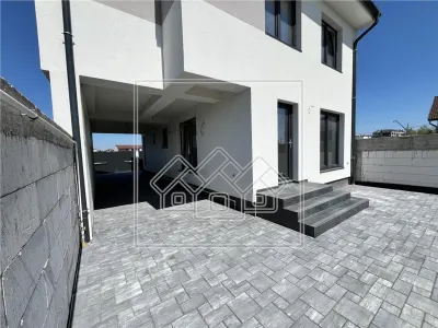 Casa in Sibiu - 4 camere -  3 bai - teren de 600 mp - foto 8