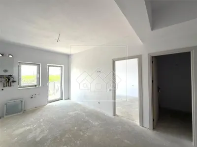 Apartament de vanzare 4 camere etaj 3/3 - 76 mp + 8 balcon- zona Turnisor - Sibiu