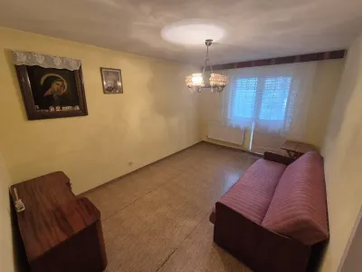 Apartament 2 camere decomandat  Griviței  Etaj 3/4 - Brasov