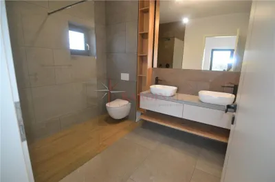Vanzare casa individuala  3 camere ,2 bai ,Cartier Izvor -Tarlungeni - foto 9
